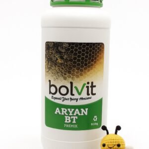 Flasche Bolvit Aryan BT 1 l Flüssigkonzentrat gegen Nosemose bei Bienen vor weißem Hintergrund