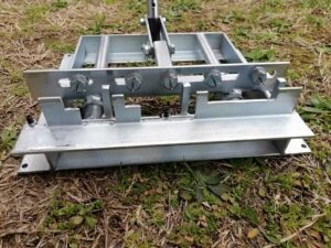 Bušač i utiskivač nitni , bočno bušenje- pocinčani sa pomičnim iglama/ zakovica u 4-5 rupa za LR, DB okvire /BEE HIVE FRAME EYELET HOLE PUNCH 4-5 holes for LR, DB - Image 4