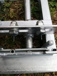 Bušač i utiskivač nitni , bočno bušenje- pocinčani sa pomičnim iglama/ zakovica u 4-5 rupa za LR, DB okvire /BEE HIVE FRAME EYELET HOLE PUNCH 4-5 holes for LR, DB - Image 7