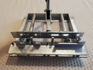 Bušač i utiskivač nitni , bočno bušenje- pocinčani sa pomičnim iglama/ zakovica u 4-5 rupa za LR, DB okvire /BEE HIVE FRAME EYELET HOLE PUNCH 4-5 holes for LR, DB - Image 8